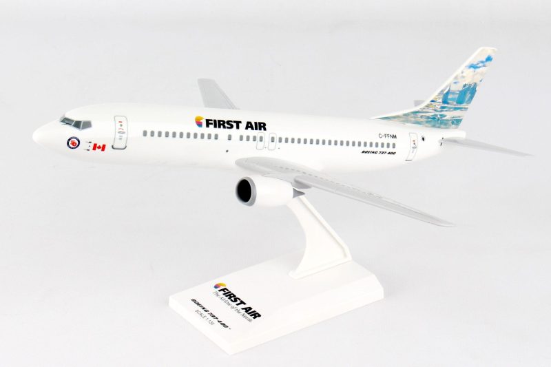 Skymarks First Air Boeing 737-400 1:130 Scale Model